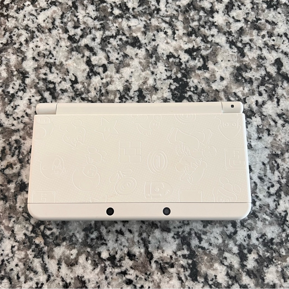 Nintendo 3Ds white Mario Limited Edition